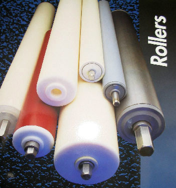 Plastic conveyor clearance rollers